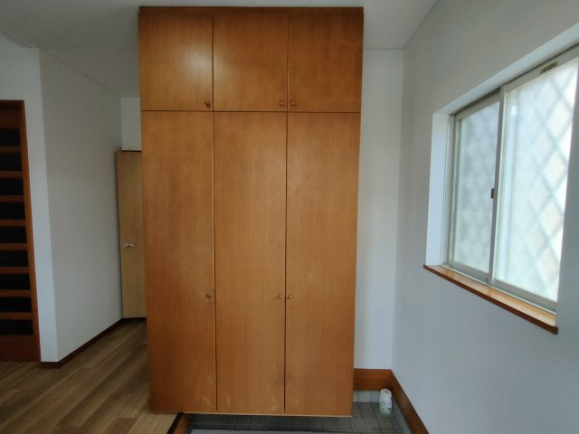 下都賀郡野木町大字友沼-4 リフォーム物件　の玄関|〇玄関〇
お家の顔にもなる明るい玄関。大容量収納で、いつでもスッキリ綺麗な玄関を保てます♪
2025年8月撮影