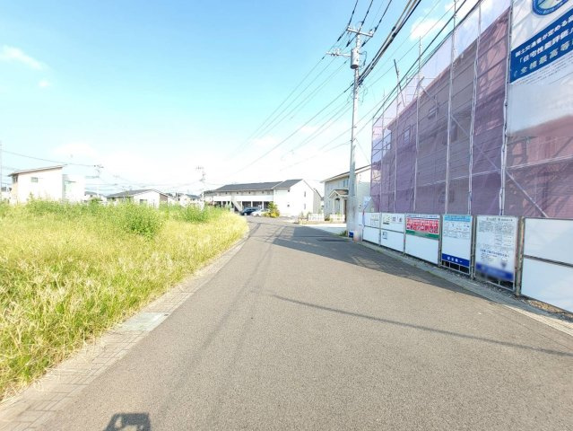 【Livele Garden】小山市城西 第１ 全1邸の前面道路含む現地写真|〇前面道路〇
北側6m
見通しも良く、車の出し入れも楽々できます♪
2025年8月撮影