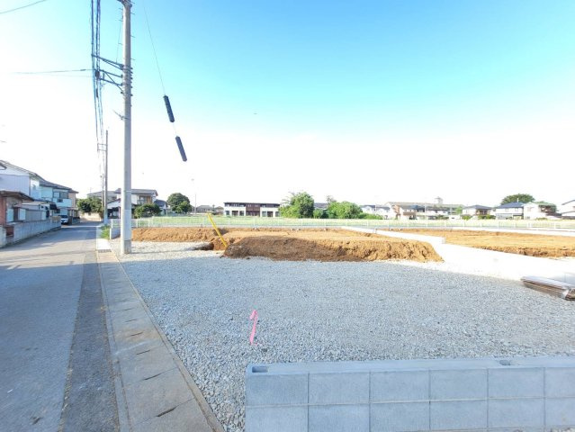 【Livele Garden】古河市鴻巣 第６ 全4邸の前面道路含む現地写真|〇１号棟〇
広々LDK18帖！キッチンパントリー、ファミリークローク付きの収納豊富なお家です♪
2025年9月撮影