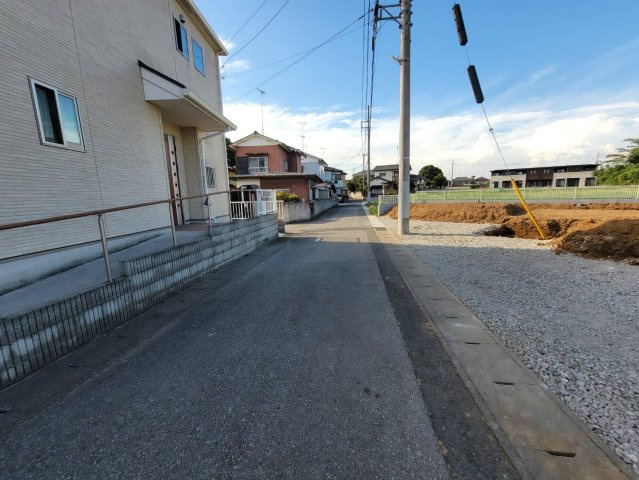 【Livele Garden】古河市鴻巣 第６ 全4邸の前面道路含む現地写真|〇前面道路〇
南西側約4m
閑静な住宅街です♪
2025年9月撮影