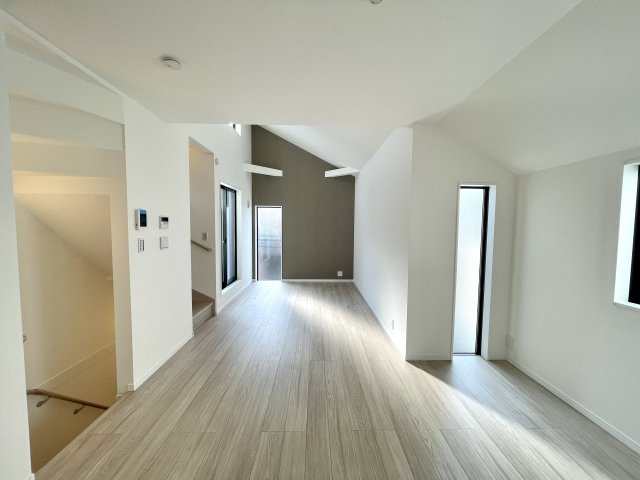 ＜LIBERi リーベリー＞練馬区小竹町2丁目　希少エリア　限定1棟の居間・リビング