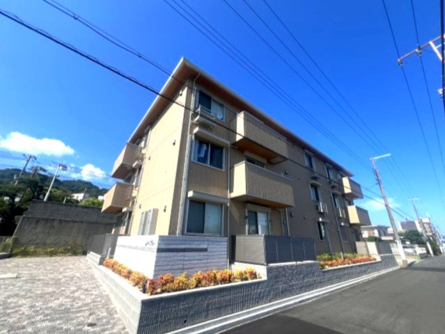 エレナ本山の外観