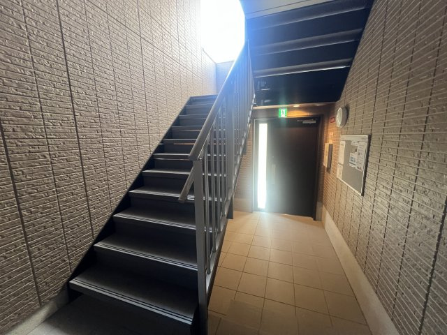 エレナ本山のエントランス