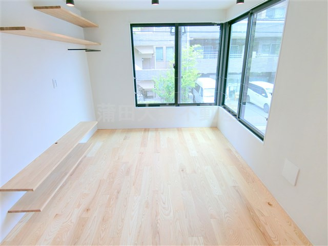 trias541の居間・リビング|角部屋2面採光の洋室9.7帖