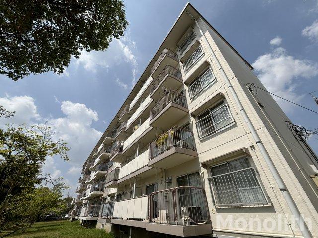 光明台20号棟の外観