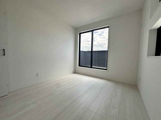 小田原市南鴨宮3期　新築一戸建ての洋室