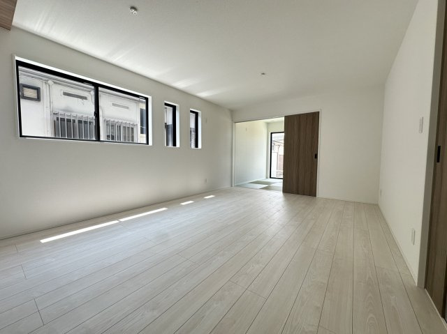 小田原市南鴨宮3期　新築一戸建ての居間・リビング