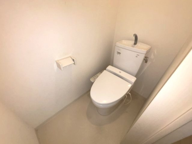 六甲アパートメントのトイレ