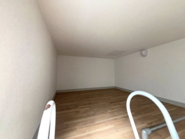 六甲アパートメントの寝室