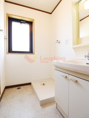 【洗面所】 | アザレアハイツハンダ第1 | ゆったりとスペースのある洗面所