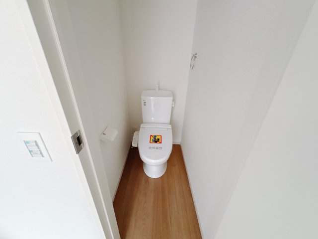【LGARE】下都賀郡壬生町 41期 全2区画のトイレ|○トイレ○
快適な暖房便座は、お掃除のしやすいタイプです。
※2025年9月撮影