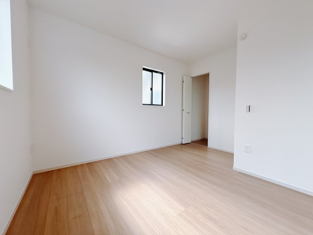 【LGARE】下都賀郡壬生町 41期 全2区画の洋室|○2F洋室5.7帖○
お子さんの一人部屋に最適な居室です。勉強机やベッドを置いても十分な広さです。
※2025年9月撮影