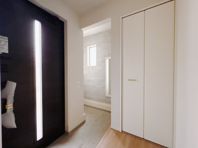 【LGARE】下都賀郡壬生町 41期 全2区画の玄関|〇玄関収納○
お客様をお出迎えする玄関は、白を基調とした清潔感のあふれる空間となっております。採光や通気性などあらゆる配慮がなされています。
