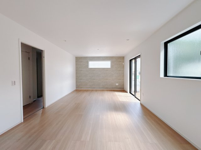 【LGARE】下都賀郡壬生町 41期 全2区画の居間・リビング|〇LDK19帖○
室内にいても、たっぷりの陽光と爽やかな風を感じて頂ける、開放感あふれるリビングです。 ご家族と穏やかに過ごす、心地の良い時間が流れます。
※2025年9月撮影