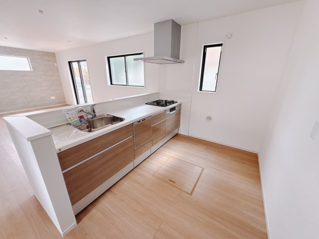 【LGARE】下都賀郡壬生町 41期 全2区画のキッチン|〇キッチン〇
ダイニングからリビングへ視線が通り、リビングで遊ぶお子様やご家族と会話を弾ませながら、お食事をお楽しみいただけます。
※2025年9月撮影