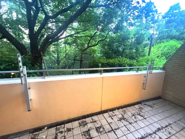 クラティオ御影山手一丁目のバルコニー
