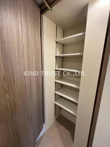 コンフォリア・リヴ南森町Ⅱの収納|大きなものも収納できそうです