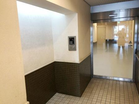 ロイヤルプラザ滝野川のエントランス