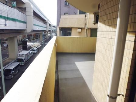 ロイヤルプラザ滝野川のバルコニー