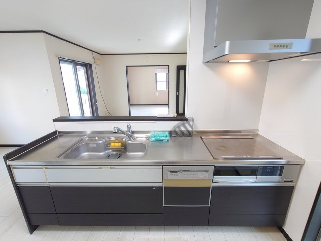 岩出市相谷・中古戸建・116091のキッチン