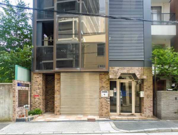 大阪市西区南堀江４丁目の店舗事務所のエントランス