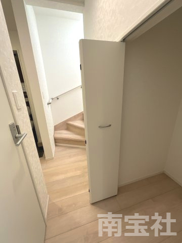 【収納】 | 1階ホール