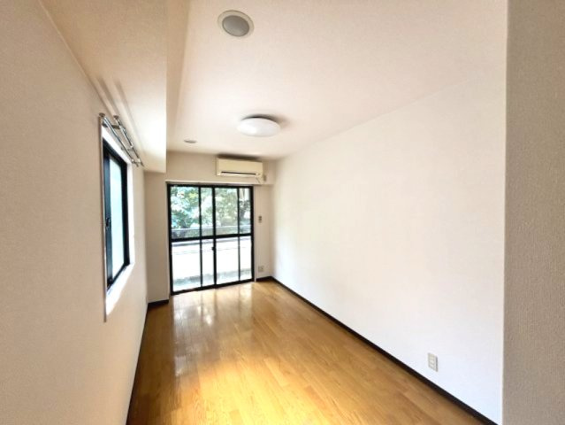 王子パークルームⅡの居間・リビング