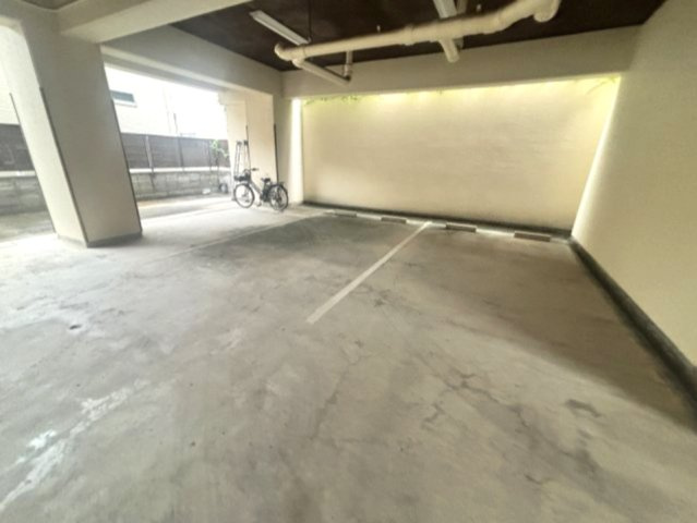 大栄・Kobe十一屋の駐車場