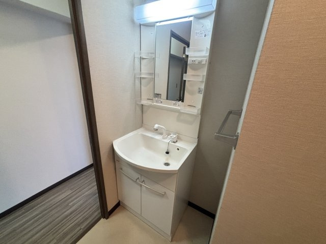 大栄・Kobe十一屋の独立洗面台