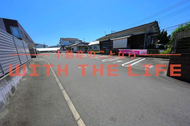 シャン・ドゥ・ポワロの駐車場|駐車スペースもあります