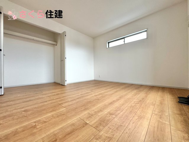 いろどりアイタウン小山市粟宮22-P1　12号棟の洋室|各部屋に収納あります！荷物が多い子育て世代や、趣味道具の多い方にもうれしいですね♪