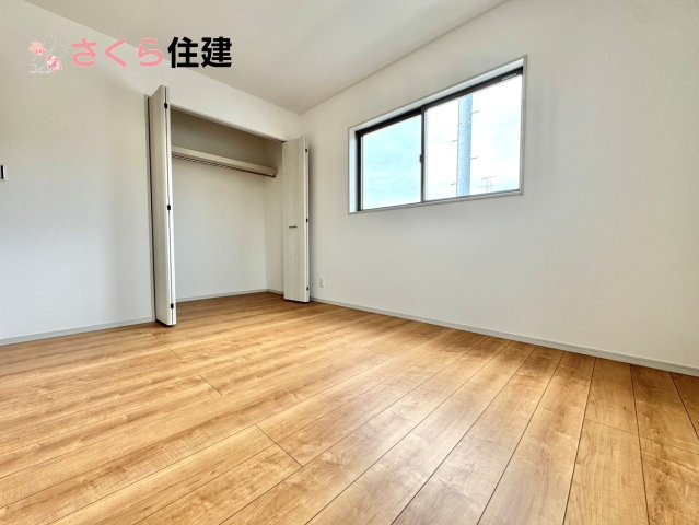 いろどりアイタウン小山市粟宮22-P1　12号棟の洋室|広々とした洋室です♪お子様の成長に伴って増えていく荷物にも対応できます！
