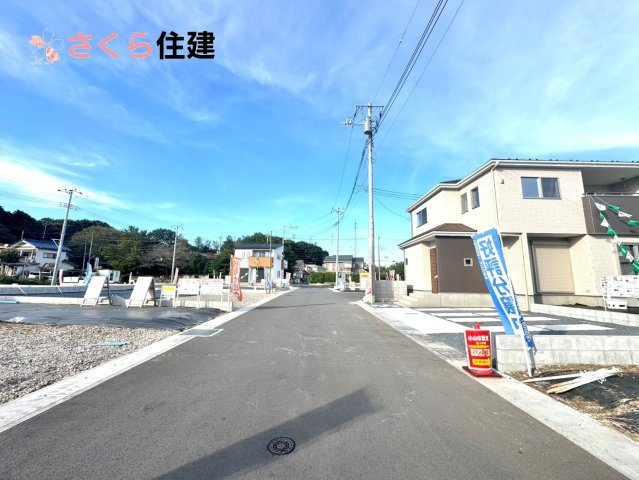 いろどりアイタウン小山市粟宮22-P1　12号棟の前面道路含む現地写真|前面道路６ｍ！ラクラク駐車！！