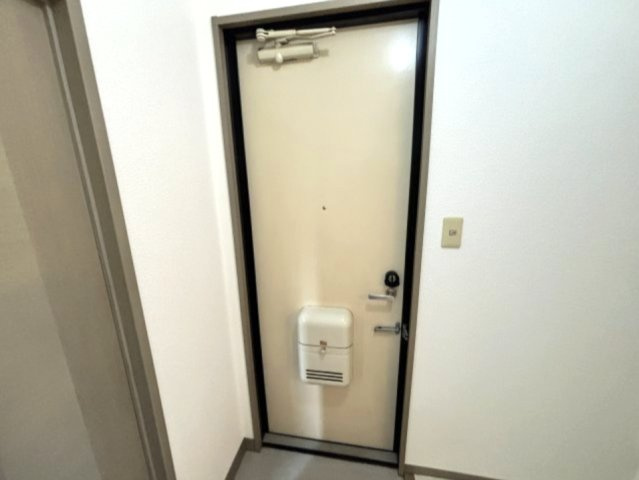 フローラルハイツ神前の玄関