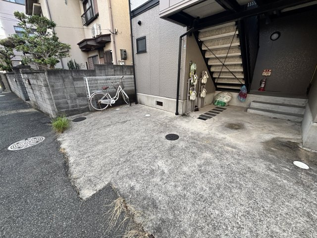 フローラルハイツ神前の駐車場