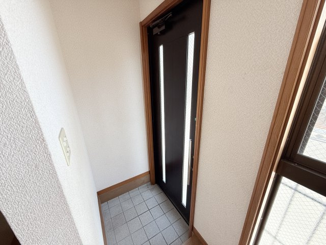 友田町貸家の玄関