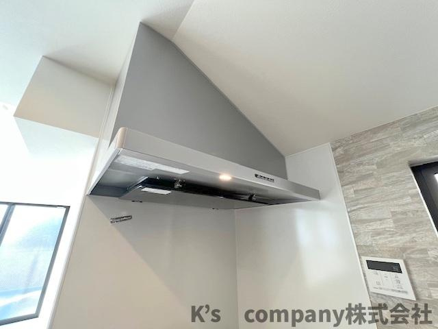 茅ヶ崎市松風台　新築戸建　A号棟のキッチン|お手入れのしやすいスリムタイプのレンジフード☆