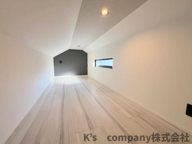 茅ヶ崎市松風台　新築戸建　A号棟のその他|固定階段で上がることのできる広々とした小屋裏収納スペース◇