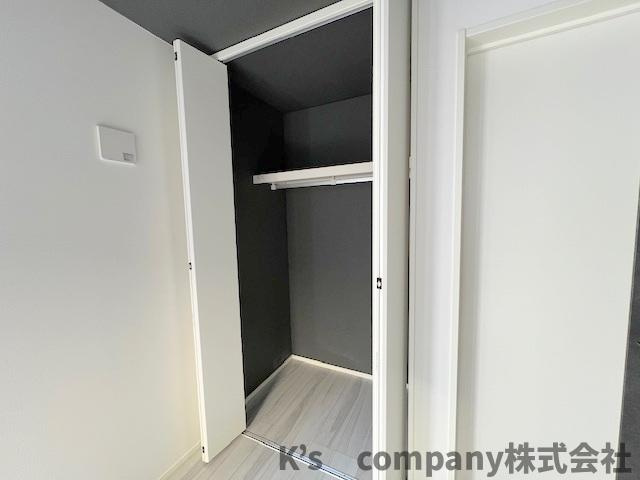 茅ヶ崎市松風台　新築戸建　A号棟の収納|洋室5帖の収納スペース◇