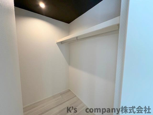 茅ヶ崎市松風台　新築戸建　A号棟の収納|洋室7.1帖にはウォークインクローゼットが備わっています◇