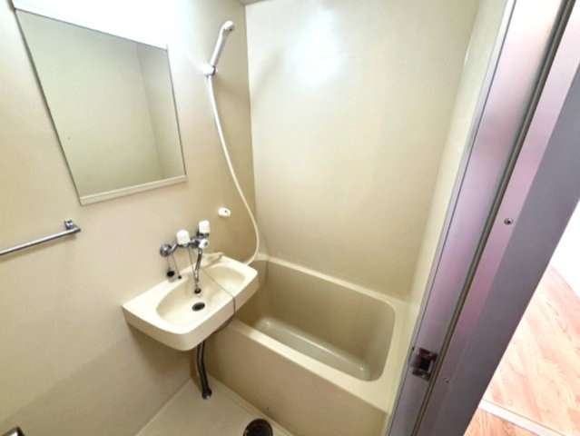 ファミーラ甲南の浴室