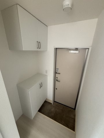 コンフォルト中山の玄関