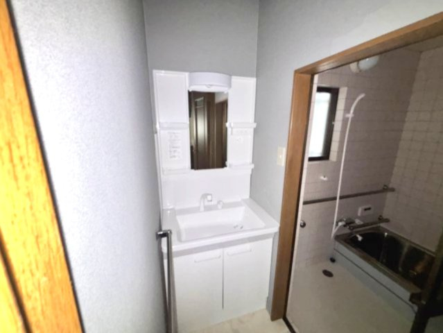 東灘区田中町3丁目戸建ての独立洗面台