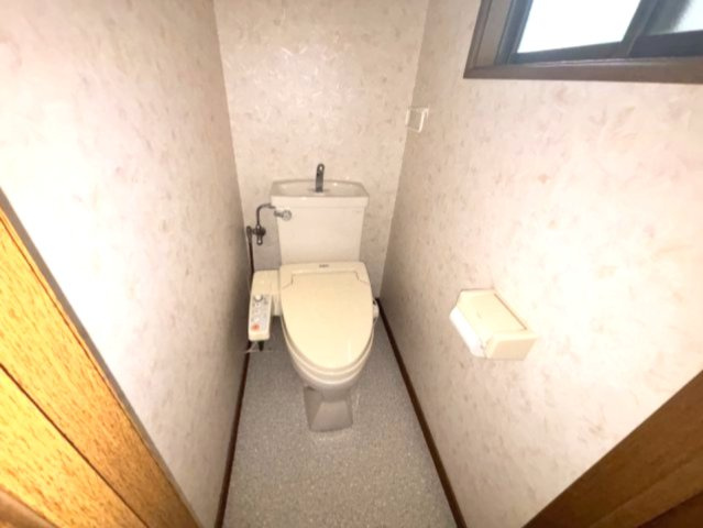 東灘区田中町3丁目戸建てのトイレ