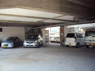 コーポエルの駐車場