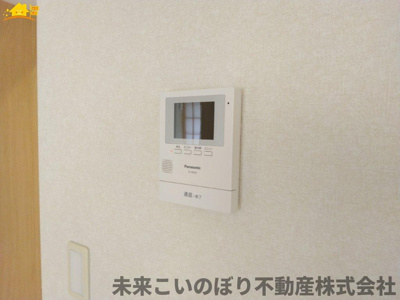 【防犯設備】 | 加須市久下3丁目中古戸建て | TVインターフォンは来訪者の確認にとても便利で安心です。
録画システム付きなので、留守時の確認も可能です。