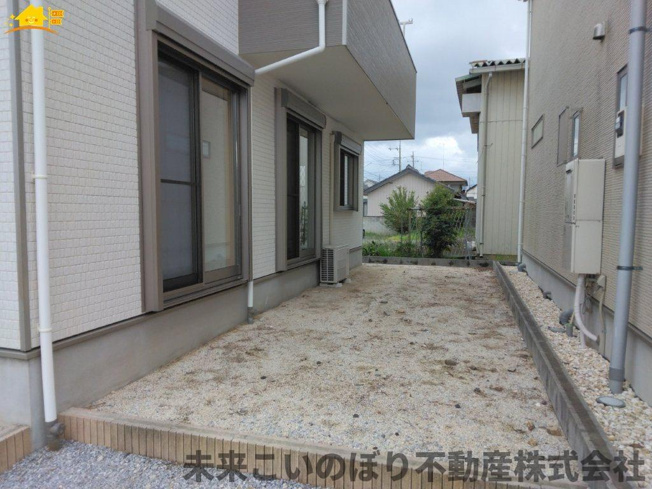 【庭】 | 加須市久下3丁目中古戸建て | 広いお庭は、家庭菜園スペース、BBQ、使い方いろいろ！！
お子様も自由に遊ばせてあげられます♪
休日が待ち遠しくなりますね！