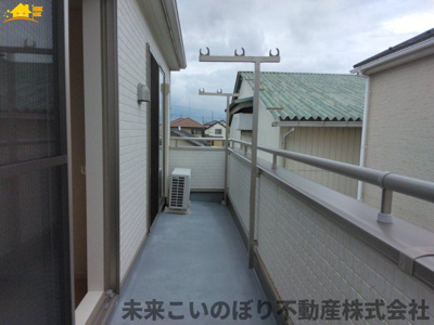 【バルコニー】 | 加須市久下3丁目中古戸建て | 南向きのバルコニーは日当たり風当たりがとてもいいです。
洗濯物も良く乾きますね。
