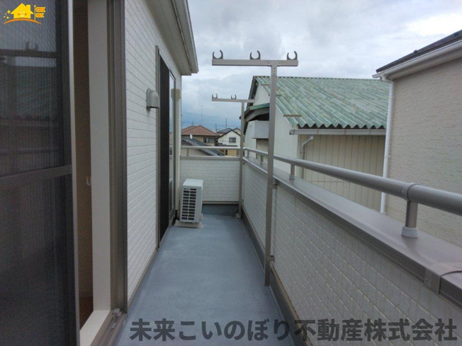 【バルコニー】 | 加須市久下3丁目中古戸建て | 南向きのバルコニーは日当たり風当たりがとてもいいです。
洗濯物も良く乾きますね。
