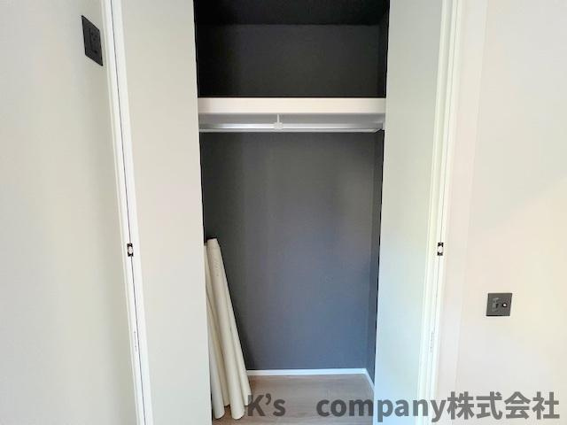 茅ヶ崎市松風台　新築戸建　B号棟の収納|洋室4.3帖の収納スペース◇